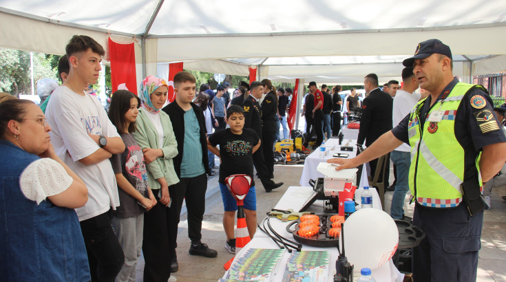 Aydın'da Jandarma Ekipleri Öğrencilerle Buluştu